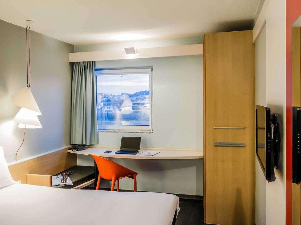 Hotel Ibis Évora Habitación foto